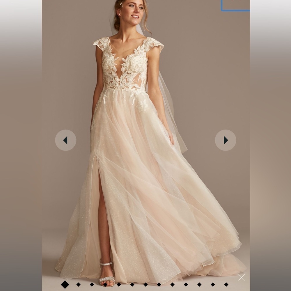 GALINA SIGNATURE
illusion plunge lace appliqued wedding dress​​​ - Picture 5 of 8